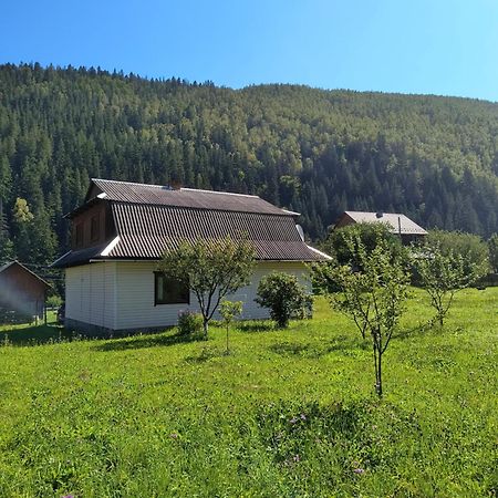 Na Hutori Hotel Татарив Екстериор снимка