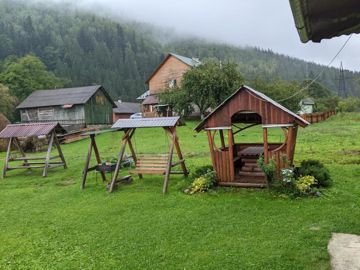 Na Hutori Hotel Татарив Екстериор снимка