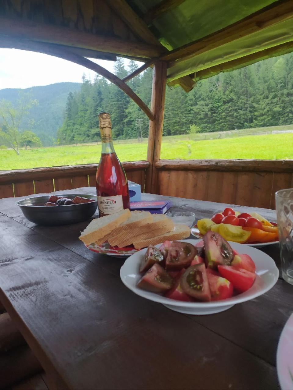 Na Hutori Hotel Татарив Екстериор снимка